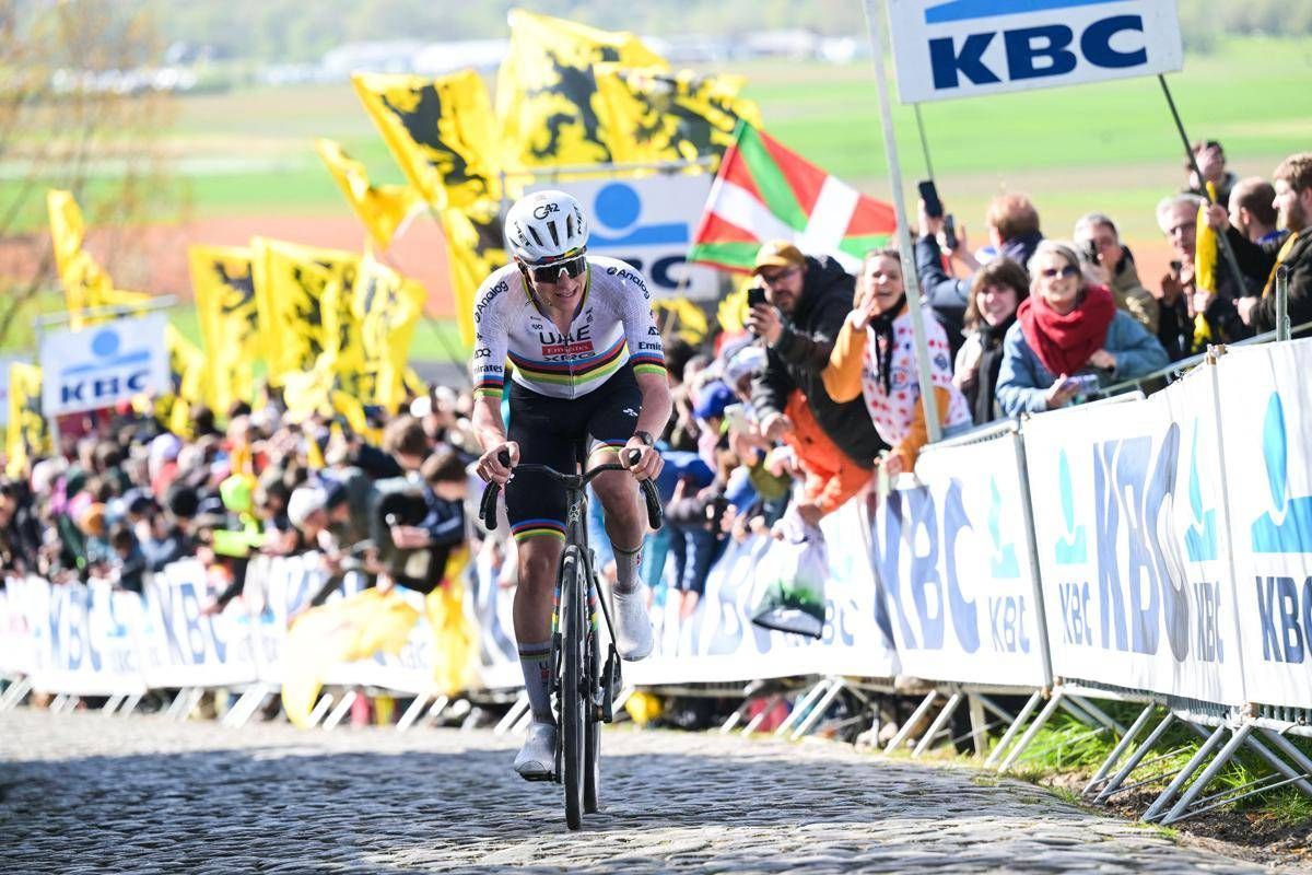 Pogacar pigliatutto, trionfa al Giro delle Fiandre per la terza volta