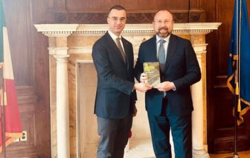 Rettore dellUniversita Link Carlo Alberto Giusti premiato a New York dalla Niaf 364x230