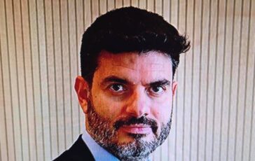 Rigurgito acido disfagia e in alcuni casi tosse persistente voce rauca o mal di gola. Cose lesofago di Barrett 364x230