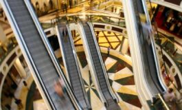 Roma rapina in gioielleria del centro commerciale Euroma2 irruzione con picconi e fumogeni 265x160