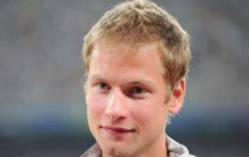 Schwazer senza fine a 41 anni vince la maratona di marcia 364x230