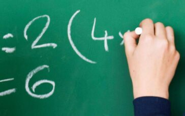 Scuola 143 euro di aumento ai prof. Valditara Risultato storico 364x230