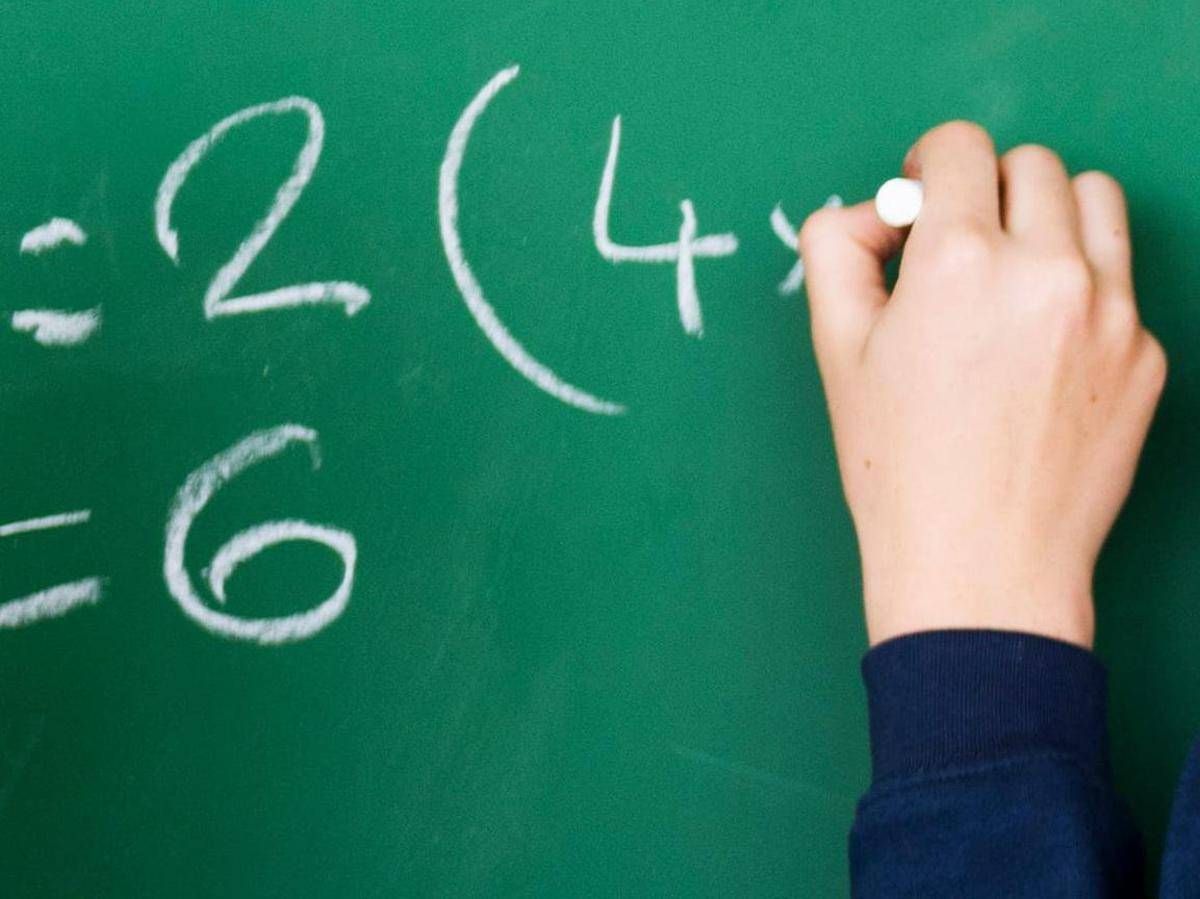 Scuola, 143 euro di aumento ai prof. Valditara: "Risultato storico"