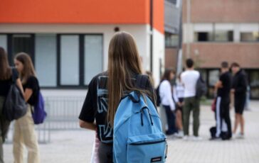 Scuola arrivano i nuovi programmi per i licei via la Geostoria entra lIA 364x230