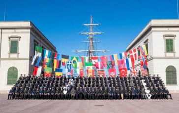 Settimana Velica internazionale Livorno accoglie le marine estere con una parata suggestiva 364x230