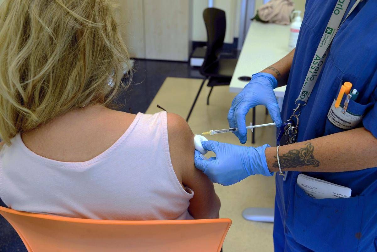 Settimana immunizzazione, Sip: "La prevenzione non si ferma all'infanzia, linea dedicata"