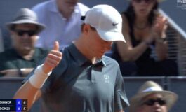 Sinner nervosismo a Madrid fallisce il set point e alza il pollice 265x160