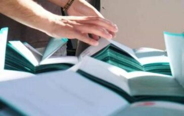 Sondaggio politico Fratelli dItalia cala. Pd e M5S crescono 364x230