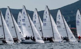 Svi 2026 le prime imbarcazioni doppiano lo scoglio di Capri e tornano verso Livorno 265x160