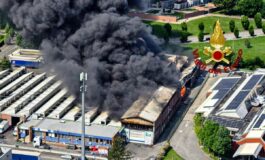 Torino maxi incendio a Beinasco evacuate case vicine. Sindaco Tenete chiuse le finestre 265x160