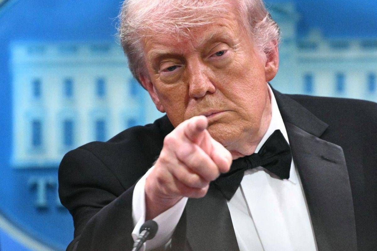 Trump: "Viviamo in un mondo folle. Aggressore ispirato dai No Kings"