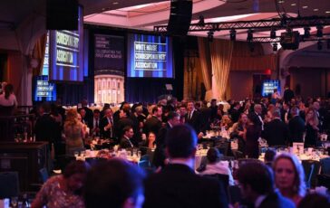 Trump gli spari a Washington e la fuga del presidente 364x230