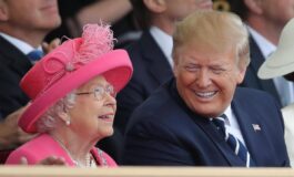 Trump la stima per Elisabetta lultimo ritratto della regina nel salone di Mar a Lago 265x160