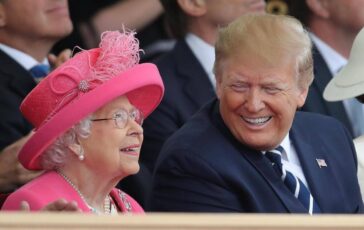 Trump la stima per Elisabetta lultimo ritratto della regina nel salone di Mar a Lago 364x230