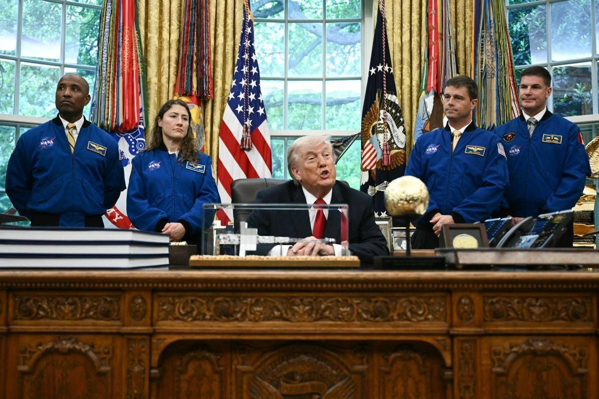 Usa-Iran, Trump: "Avanti tutta con blocco navale". Teheran: "Vuole strangolarci"