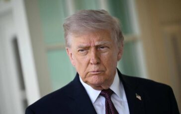 Usa Iran braccio di ferro nello Stretto di Hormuz. Trump Teheran vuole un accordo 364x230