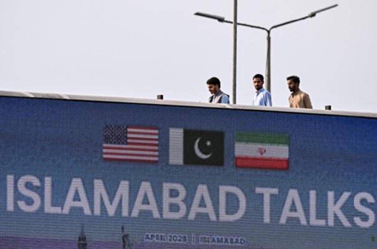 Usa-Iran, colloqui in salita. Trump: "Apriremo Stretto di Hormuz con o senza Teheran"