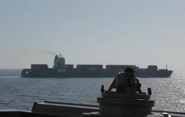 Usa colpiscono e bloccano nave dellIran il video delloperazione 364x230