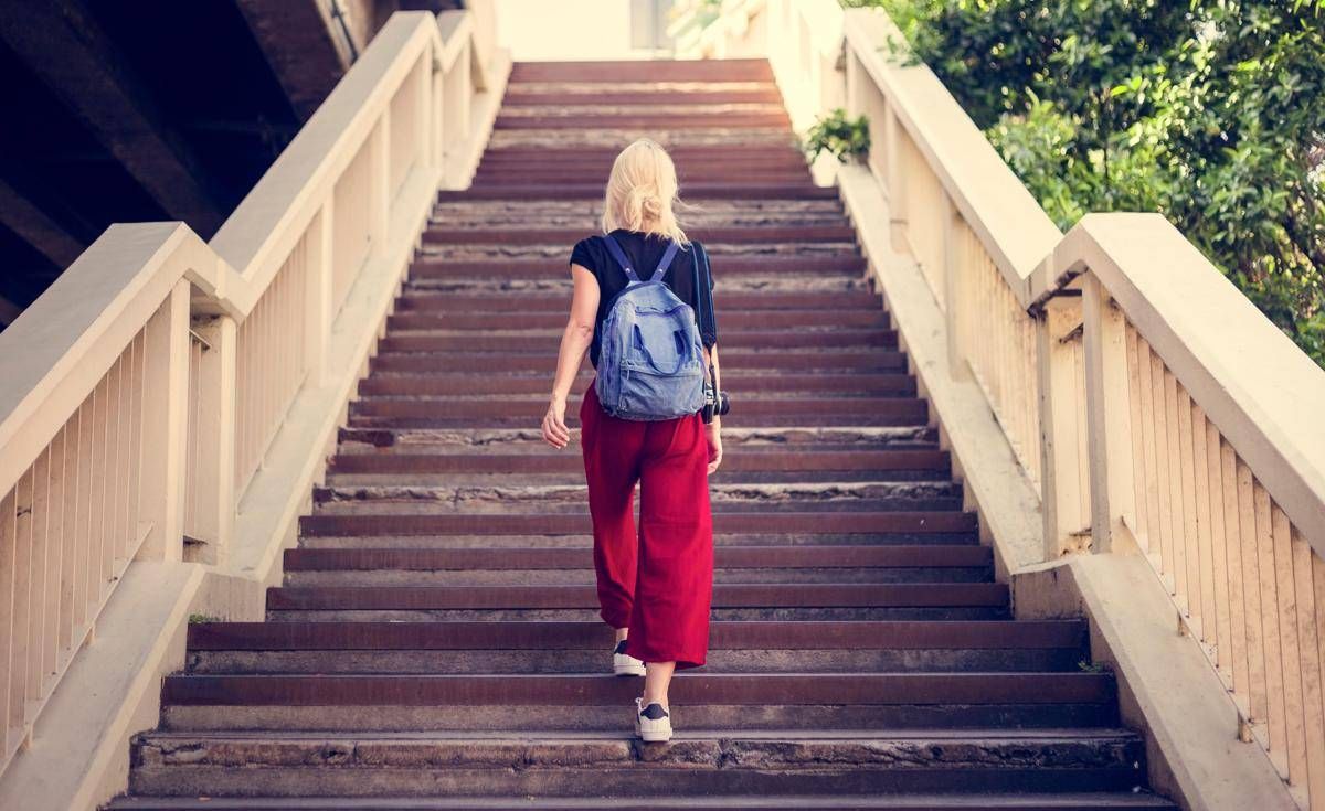 Usare le scale e non l'ascensore, oggi l'iniziativa anti sedentarietà del 'No Elevators Day'