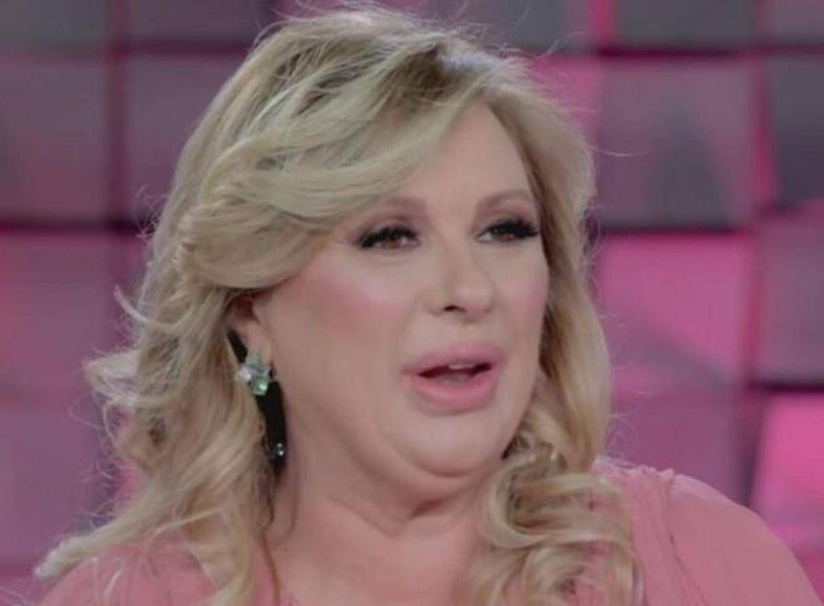 Verissimo, Tina Cipollari in lacrime. Figlio avverte: "Ci pensi due volte a nuovo fidanzato"
