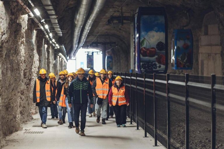 Viaggio nel cuore delle Dolomiti in Val di Non le celle ipogee diventano esperienza turistica 768x511