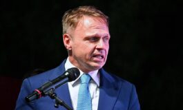 Vino Lollobrigida Basta allarmi su etichette da burocrati di Bruxelles 265x160