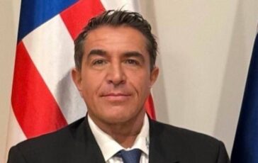 Zampolli e lincontro con Conte Un piacere vedere Giuseppi siamo amici da tempo 364x230