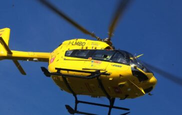 bimbo precipita balcone