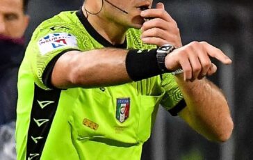 001-pallone-tricolore-caos-totale-dopo-caso-arbitri