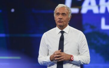 001-conduttore-mattatore-ultima-puntata-show-stagione-2026