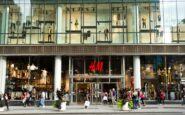 h&m chiude 160 negozi