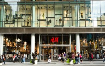 h&m chiude 160 negozi
