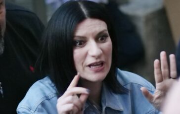 laura pausini interrompe concerto