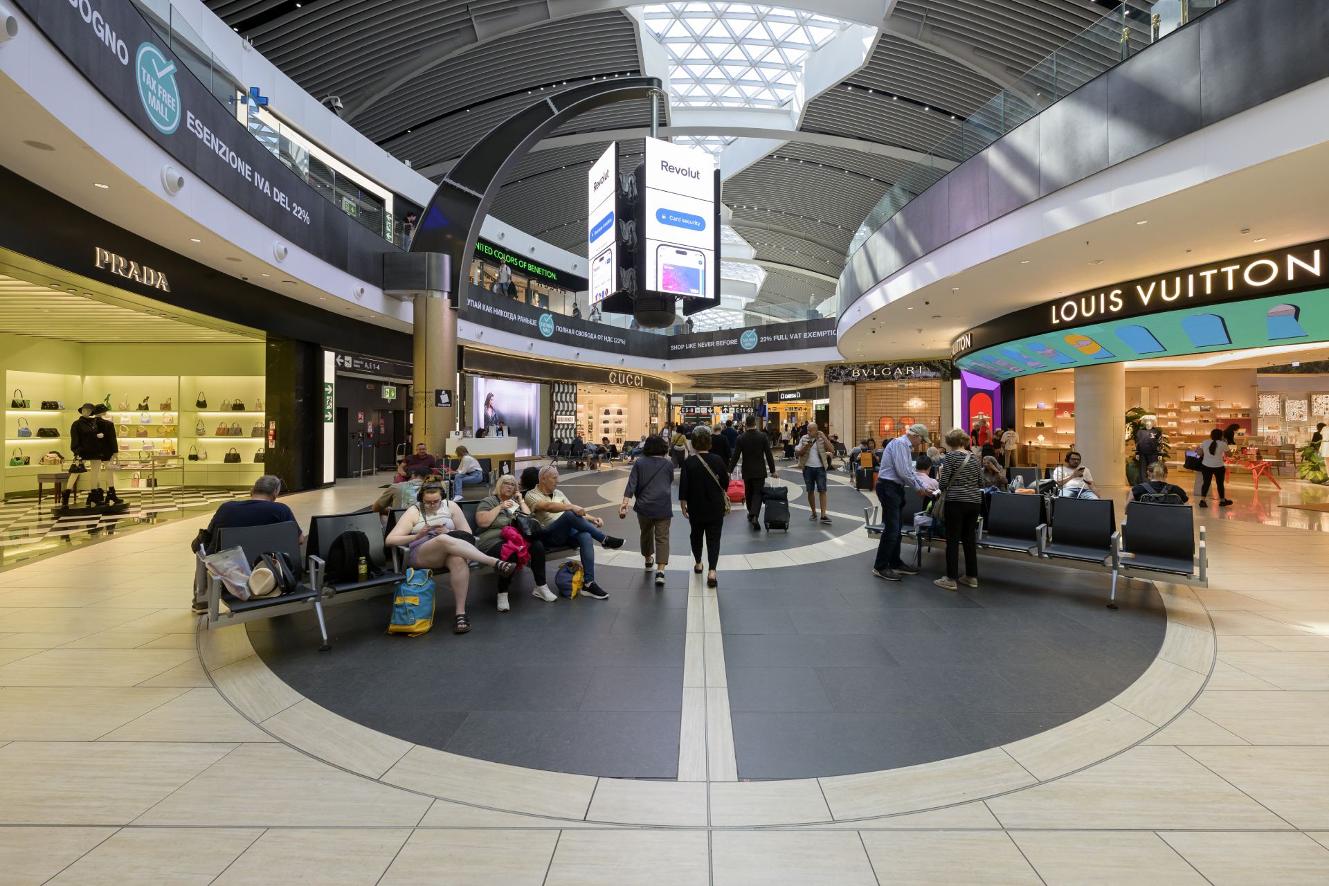 https://static.adhubmedia.com/notizie_it/wp-content/uploads/2026/04/luxury-mall-ok.jpg