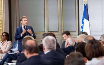 macron papa leone xiv