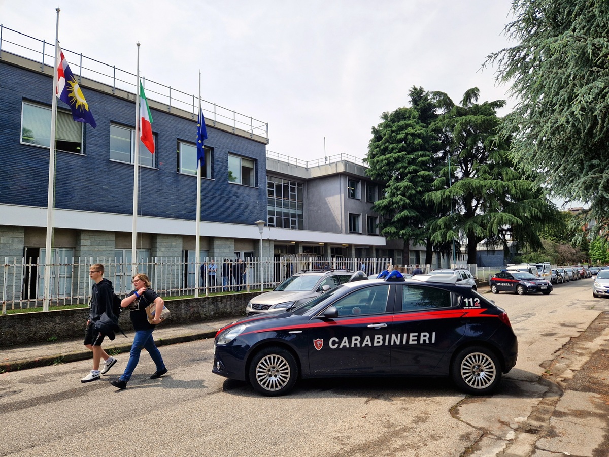 Allarme sul sagrato, situazione fuori controllo tra risse e spaccio: scatta l'SOS