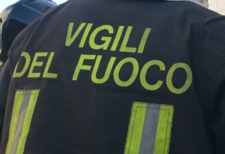 Milano, rogo divampa in via Olgettina: intervento urgente dei vigili del fuoco