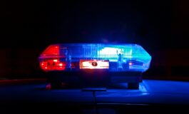 uccide figlio aeroporto