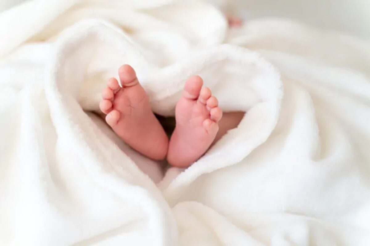 Papà ucciso a colpi di pistola: fa scudo col corpo per salvare il figlio di 8 mesi