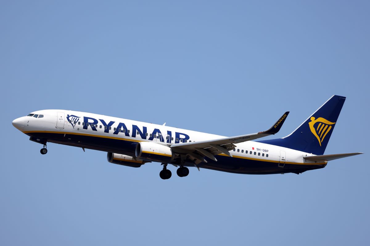 Ryanair cancella decine di voli in Europa, Azzorre incluse: cosa cambia per i viaggiatori