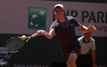 Jannik Sinner si ritira