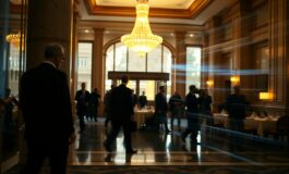 Spari al Washington Hilton: Trump evacuato e un agente ferito