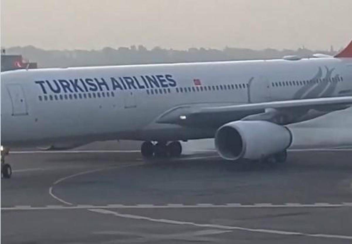 Aereo prende fuoco dopo atterraggio a Kathmandu in Nepal