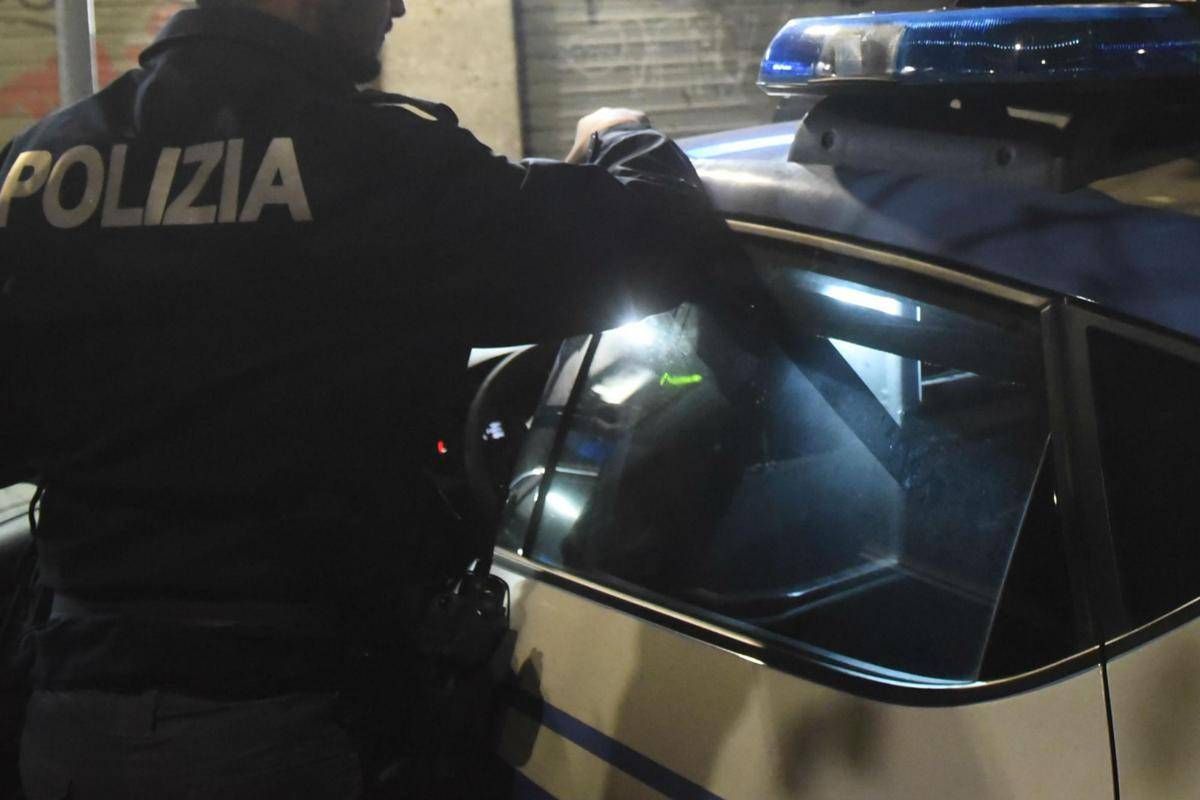 Aggredito e accoltellato in piazza a Prato: 23enne in fin di vita. Fermati due uomini