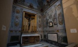 Angelo di San Lorenzo in Lucina nuove polemiche ora somiglia a Marina Berlusconi 265x160