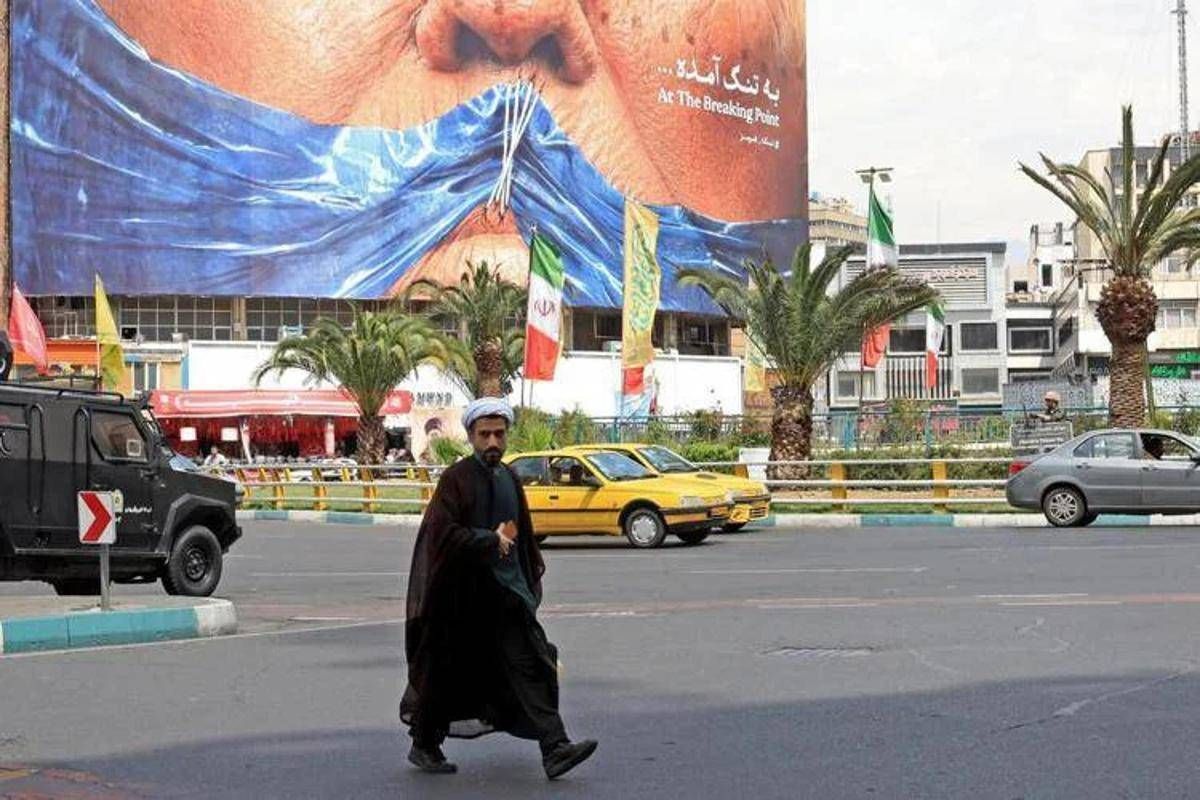Attacco Usa nel Sud dell'Iran, colpito sito di missili e navi. L'avvertimento di Teheran