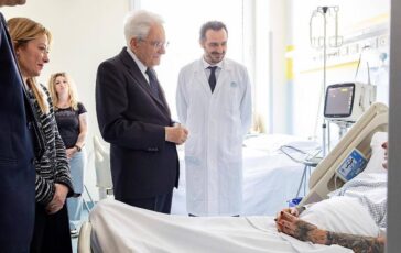 Auto sulla folla a Modena cinque feriti ancora ricoverati Mattarella e Meloni in visita 364x230