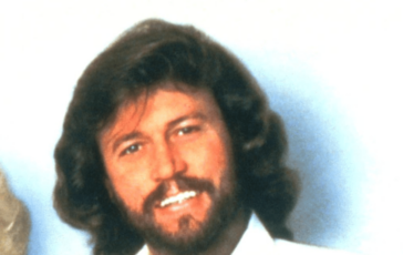 Barry Gibb vittima di fake new i fan piangono per errore lultimo Bee Gees ancora in vita 364x230