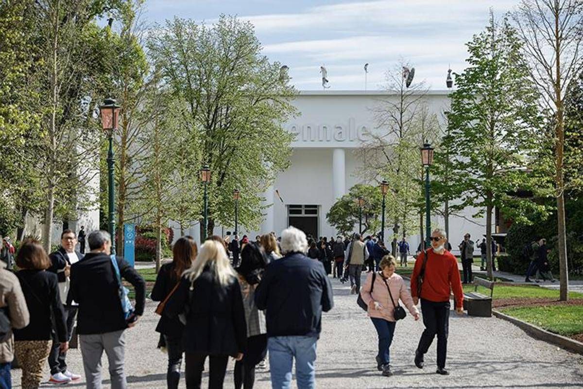 Biennale Arte, arrivati gli artisti a Venezia: lavori in corso a padiglione Russia