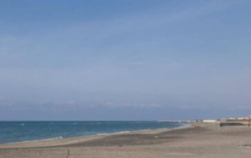 Cadavere sul bagnasciuga a Ostia indagini in corso 364x230